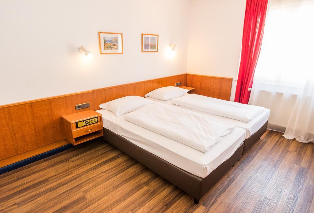 Hotel Am Friedensplatz Stuttgart Bilik gambar